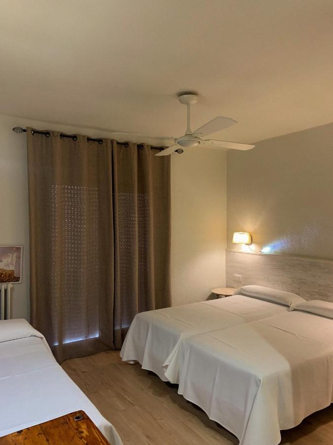 Hotel & Restaurant Figueres Parc 埃尔斯-霍斯塔雷斯 外观 照片