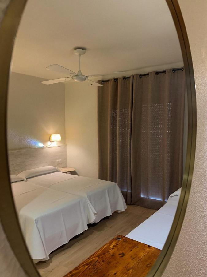Hotel & Restaurant Figueres Parc 埃尔斯-霍斯塔雷斯 外观 照片
