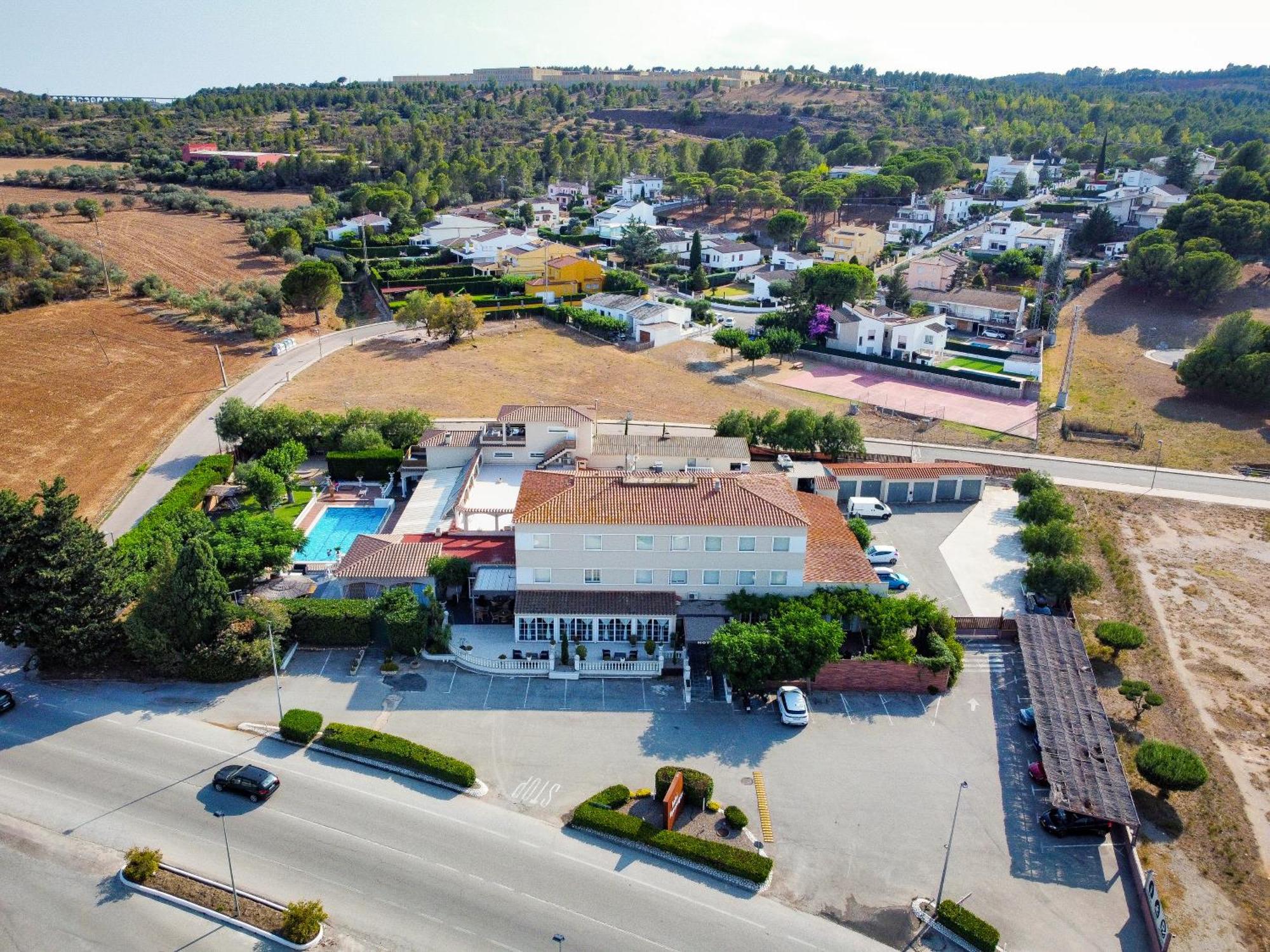 Hotel & Restaurant Figueres Parc 埃尔斯-霍斯塔雷斯 外观 照片