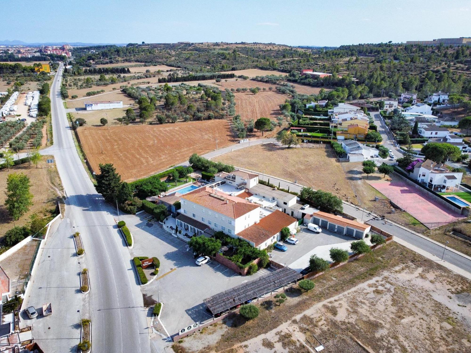 Hotel & Restaurant Figueres Parc 埃尔斯-霍斯塔雷斯 外观 照片