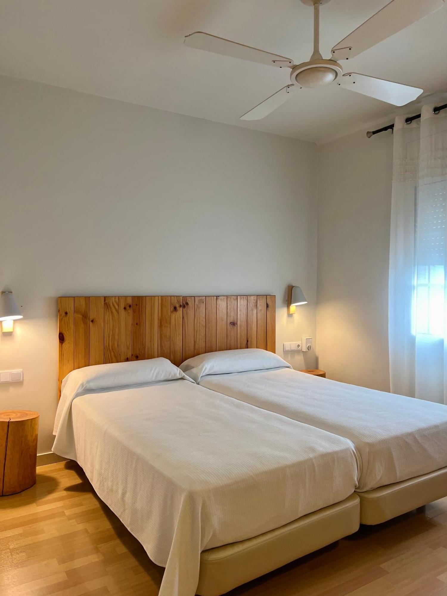 Hotel & Restaurant Figueres Parc 埃尔斯-霍斯塔雷斯 外观 照片