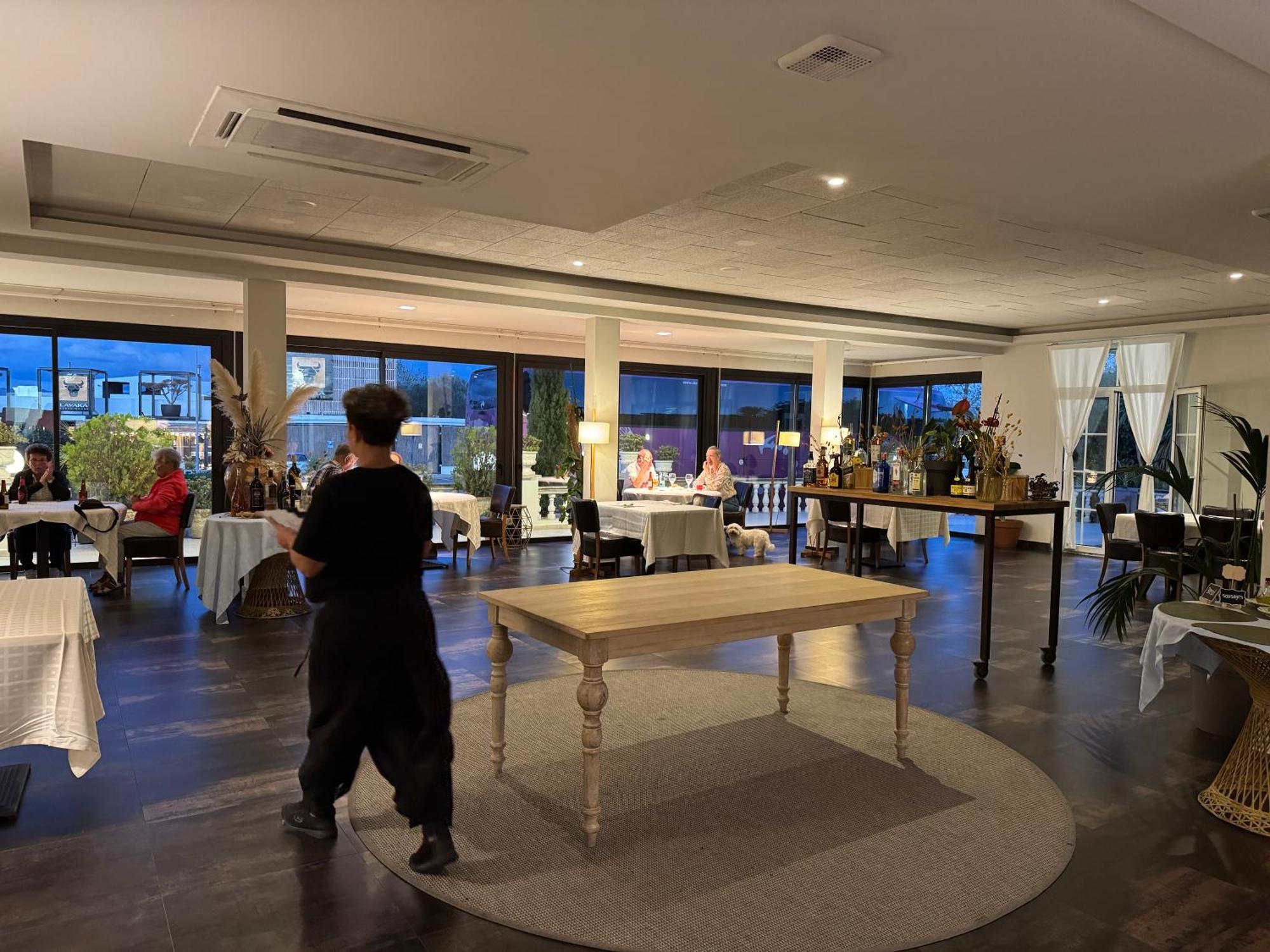 Hotel & Restaurant Figueres Parc 埃尔斯-霍斯塔雷斯 外观 照片