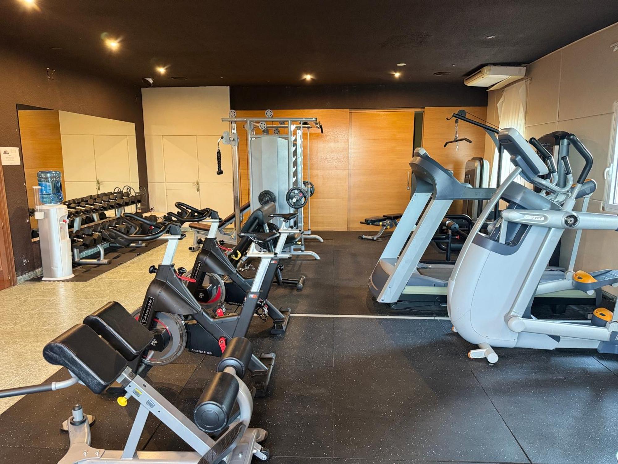 Hotel & Restaurant Figueres Parc 埃尔斯-霍斯塔雷斯 外观 照片