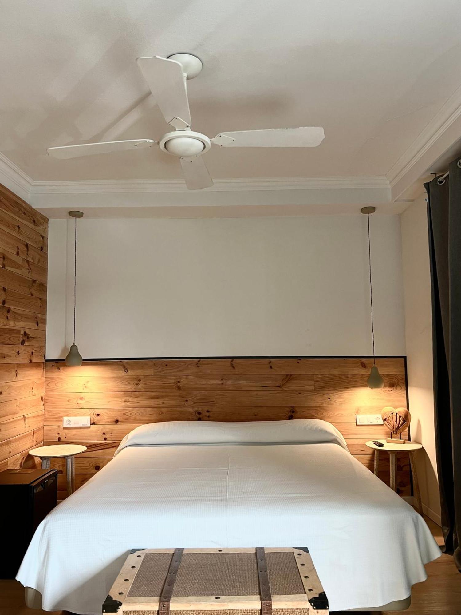 Hotel & Restaurant Figueres Parc 埃尔斯-霍斯塔雷斯 外观 照片