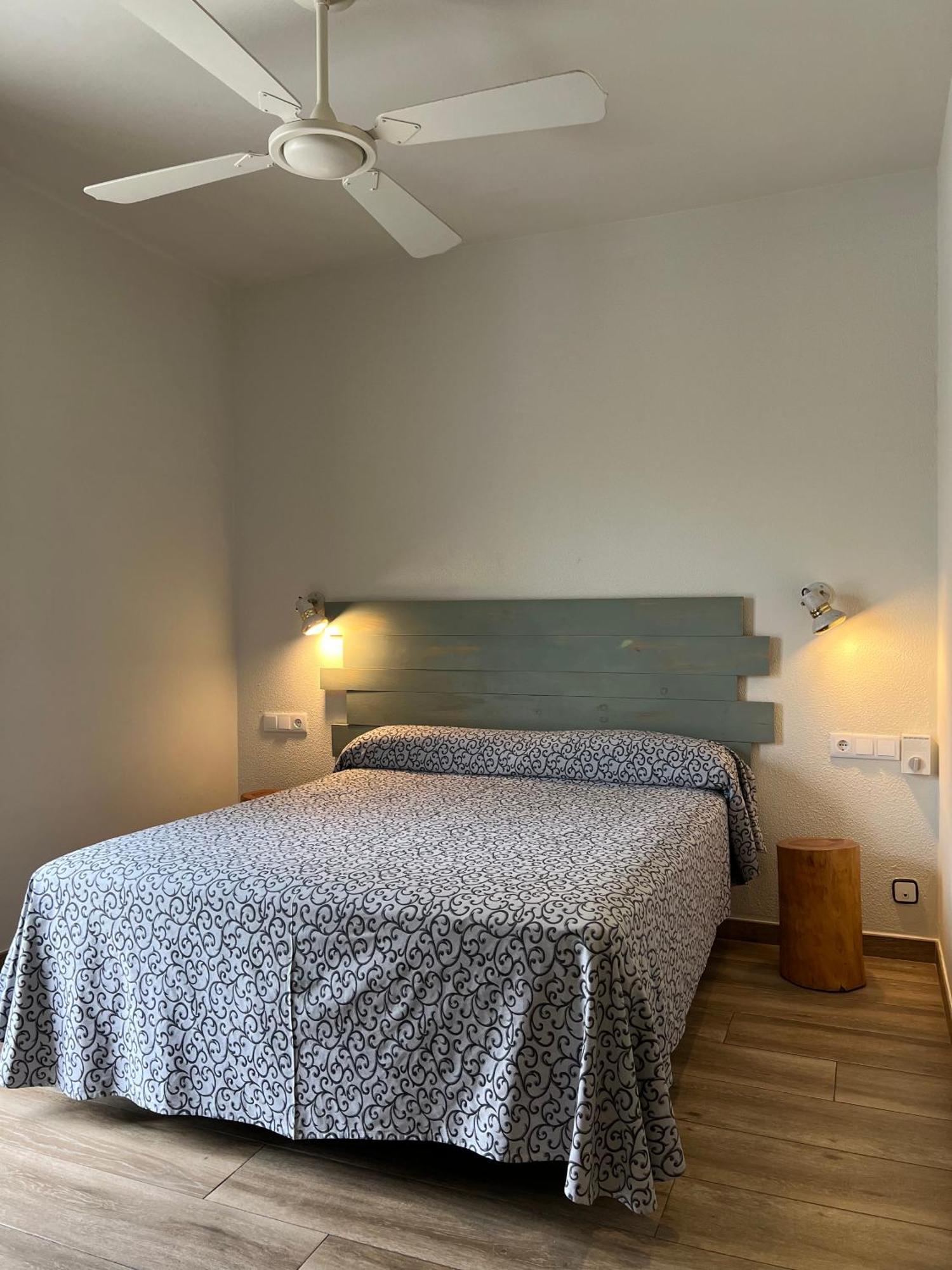 Hotel & Restaurant Figueres Parc 埃尔斯-霍斯塔雷斯 外观 照片