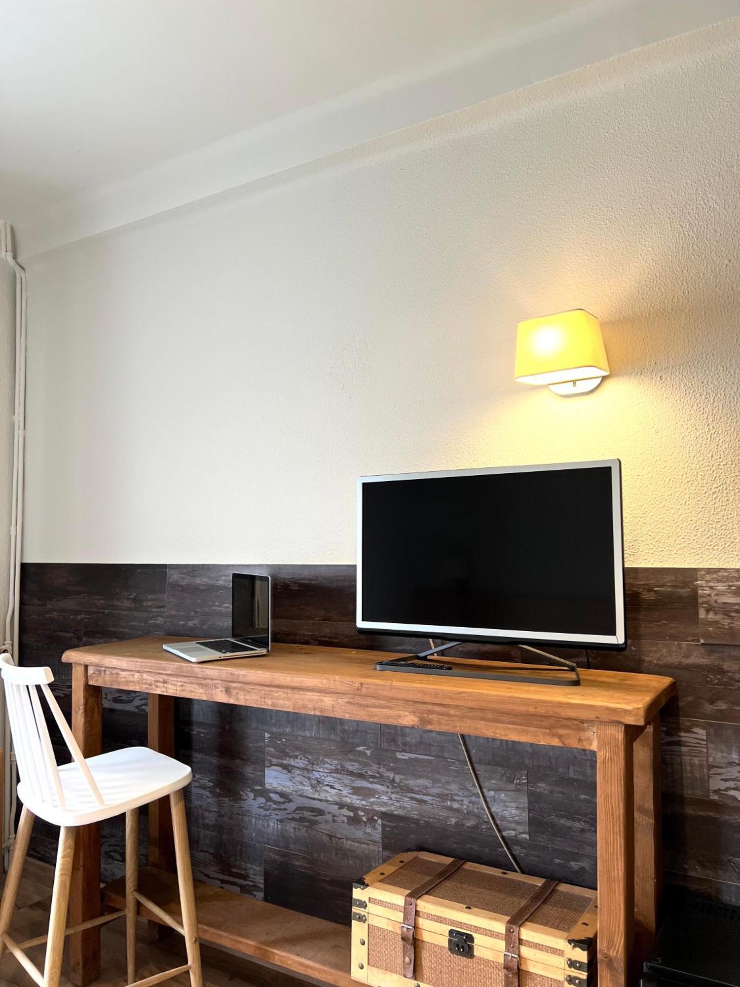 Hotel & Restaurant Figueres Parc 埃尔斯-霍斯塔雷斯 外观 照片