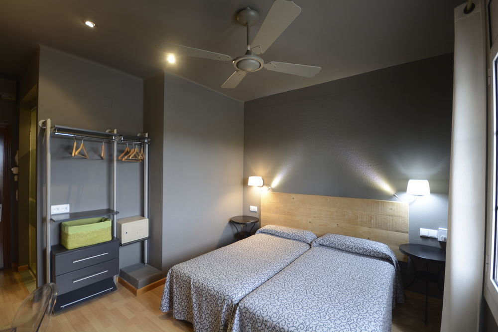 Hotel & Restaurant Figueres Parc 埃尔斯-霍斯塔雷斯 外观 照片