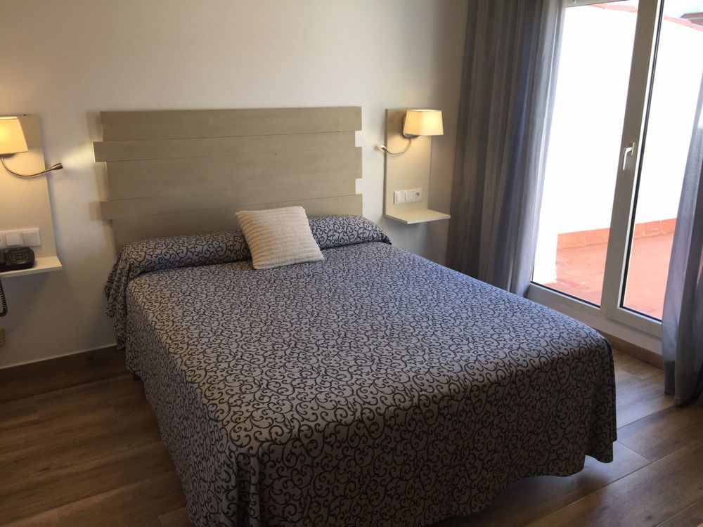 Hotel & Restaurant Figueres Parc 埃尔斯-霍斯塔雷斯 外观 照片