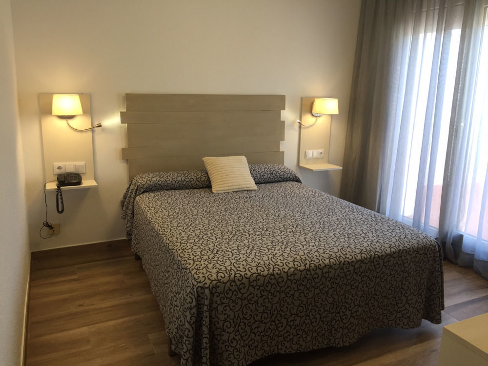 Hotel & Restaurant Figueres Parc 埃尔斯-霍斯塔雷斯 外观 照片