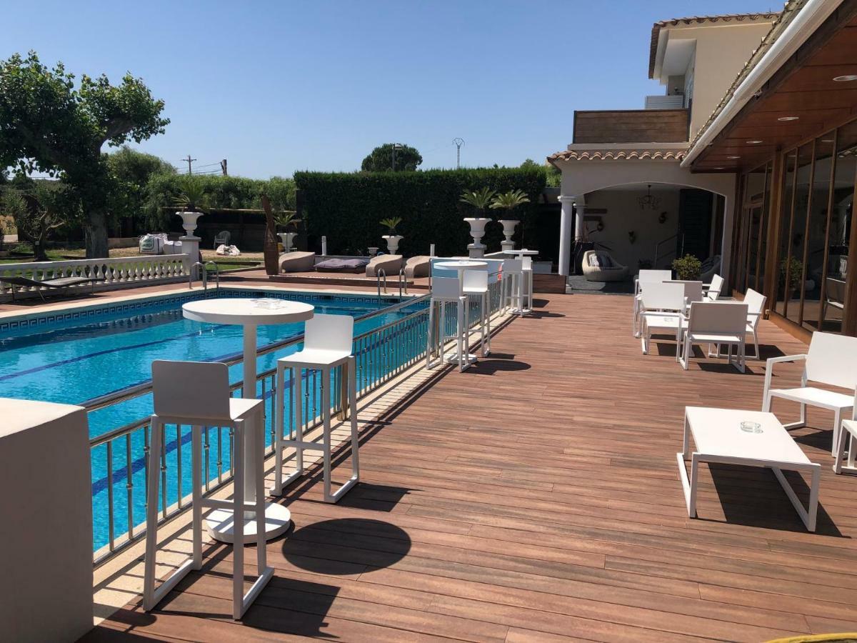 Hotel & Restaurant Figueres Parc 埃尔斯-霍斯塔雷斯 外观 照片
